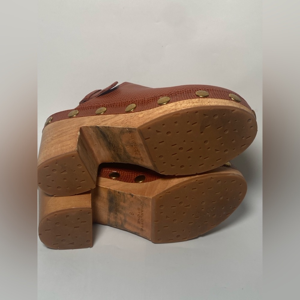 CHARLOTTE STONE wooden studded heels. - Picture 12 of 15